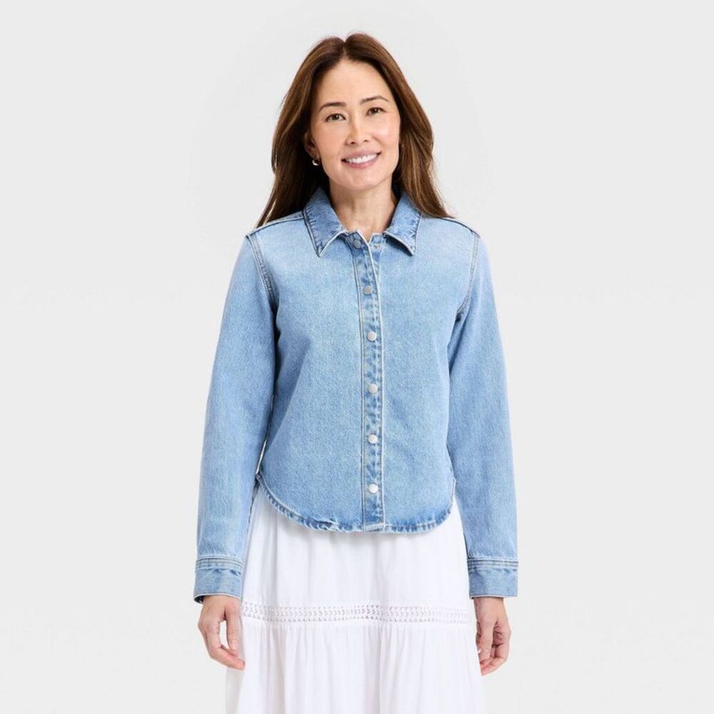 Women's Cropped Boyfriend Denim Shirt - Universal Thread Light Wash XS